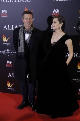 US actor Brad Pitt (L) and French actress Marion Cotillard (R) arrive at premiere of the film Allied in Callao s cinema in Madrid, Spain on 22 November 2016. Allied Premiere in Madrid !ACHTUNG: NUR REDAKTIONELLE NUTZUNG!  20161122-636154479627310543