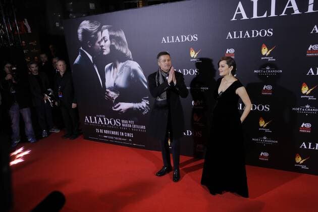 US actor Brad Pitt (L) and French actress Marion Cotillard (R) arrive at premiere of the film Allied in Callao s cinema in Madrid, Spain on 22 November 2016. Allied Premiere in Madrid !ACHTUNG: NUR REDAKTIONELLE NUTZUNG!  20161122-636154484772847527