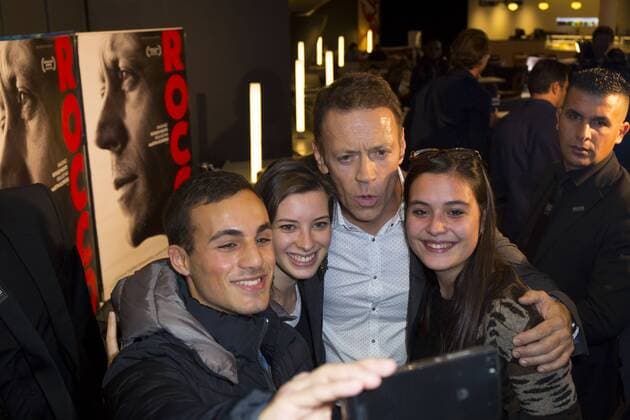 Ambiance selfie CELEBRITES : Filmpremiere Premiere Rocco - Paris - 22 11 2016 StephenCaillet Panoramic 