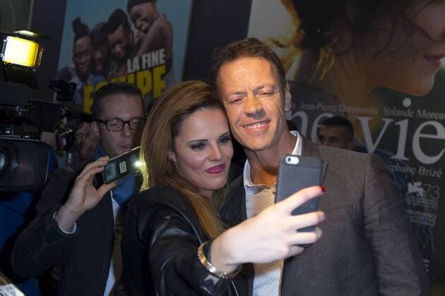 Ambiance selfie CELEBRITES : Filmpremiere Premiere Rocco - Paris - 22 11 2016 StephenCaillet Panoramic 