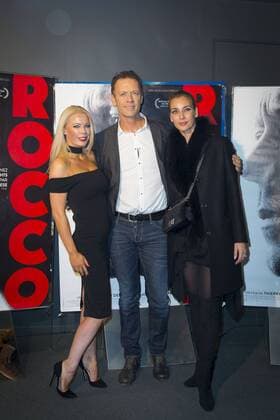 Kelly Stafford - Rocco Siffredi - Rosa Caracciolo CELEBRITES : Filmpremiere Premiere Rocco - Paris - 22 11 2016 StephenCaillet Panoramic 