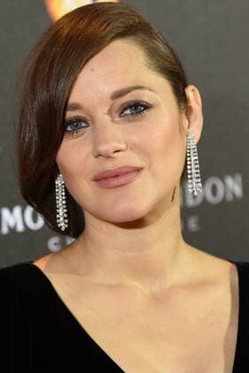 Marion Cotillard attends Allied premiere in Madrid Marion Cotillard poses for media during the premiere of Allied in Madrid.  JorgexSanzxGarcía