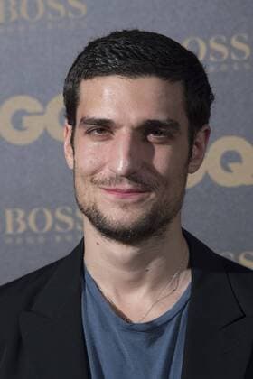 GQ Männer des Jahres Award in Paris Louis Garrel - GQ Men of the Year Award 2016 - Paris, Frankreich - 23 11 2016 JBAutissier Panoramic 