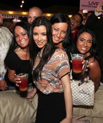 Jul 25, 2009 - Atlantic City, New Jersey, USA - KIM KARDASHIAN poses with some fans at the Beach Bar at The Atlantic City Hilton Casino Resort. - ZUMAb01_ 20090725_sim_b01_898