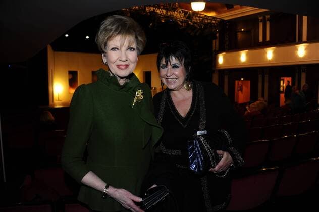 Carolin Reiber und Uschi Ackermann Premiere Auf ein Neues Komödie im Bayerischen Hof München 23. November 2016