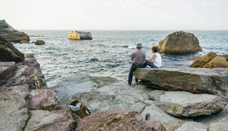 Senior couple fishing at the sea sitting on rock model released Symbolfoto  DAPF00435