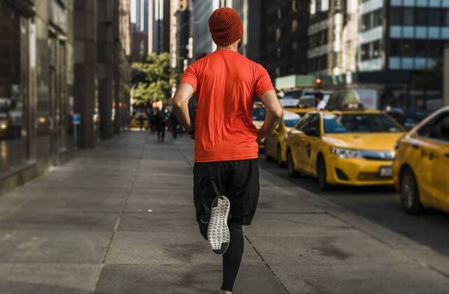 USA, New York City, man running in Manhattan model released Symbolfoto  UUF08837