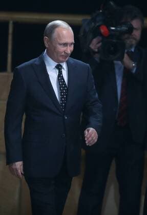 Wladimir Putin wÃ¤hrend der Preisverleihung der Russischen Geographischen Gesellschaft MOSCOW, RUSSIA - NOVEMBER 24, 2016: Vladimir Putin, Russia s President and Chairman of the Board of Trustees of the Russian Geographical Society, attends the Russian Geographical Society awards ceremony at the Moscow Kremlin. Mikhail Metzel TASS  TS038ADB
