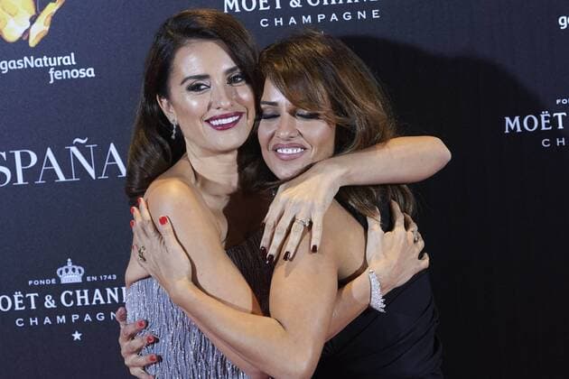 24-11-2016 Spain Penelope Cruz and Monica Cruz attended La Reina de Espana (The Queen of Spain) premiere during Madrid Premiere Week at Callao Cinema in Madrid. No Spain  Copyright: ppex