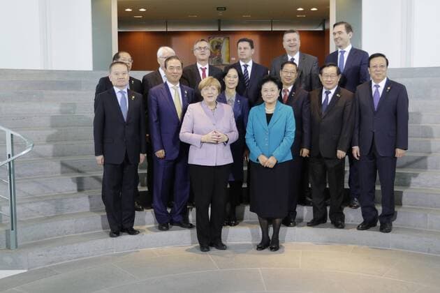 Berlin, Bundeskanzleramt, Unterzeichnung von mehreren Vereinbarungen zur Stärkung der deutsch-chinesischen Zusammenarbeit im Bereich Fußball in Anwesenheit von ChefBK, BM Peter Altmaier, und der stellvertretenden Premierministerin der Volksrepublik China, Liu Yandong, Foto:Bundeskanzlerin Angela Merkel, stellvertretenden Premierministerin der Volksrepublik China, Liu Yandong