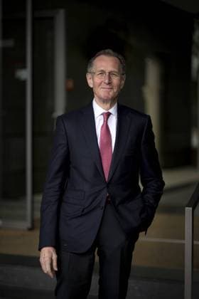 Bert Ruerup DEU, Deutschland, Germany, Berlin, 25.11.2016 Professor Bert Ruerup, ehemaliger Wirtschaftsweiser und Praesident des Handelsbaltt Research Institute HBRI, in Berlin. Portrait Professor Bert Ruerup, President of the Handelsbaltt Research Institute HBRI, in Berlin