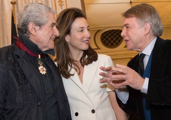 Claude Lelouch erhält Auszeichnung Orden der Krone in Brüssel Director Claude Lelouch, Actress Elsa Zylberstein and Singer Salvatore Adamo pictured during a ceremony to award the Commander in the Order of the Crown medal to French film director, writer, cinematographer, actor and producer Claude Lelouch, on Friday 25 November 2016 in Brussels.  BENOITxDOPPAGNE 04983298