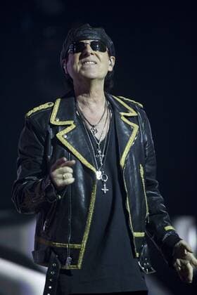 Klaus MEINE, Gesang, SCORPIONS, Hard-Rock- Heavy-Metal-Band, bei ihrem Konzert in der Lanxess Arena, Koelnarena, 19.11.2016 in Koeln Deutschland.