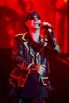 Klaus MEINE, Gesang, SCORPIONS, Hard-Rock- Heavy-Metal-Band, bei ihrem Konzert in der Lanxess Arena, Koelnarena, 19.11.2016 in Koeln Deutschland.