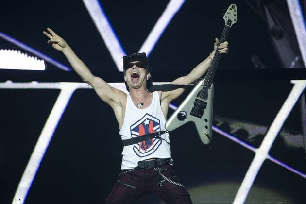 Rudolf SCHENKER, Gitarre, Gesang, SCORPIONS, Hard-Rock- Heavy-Metal-Band, bei ihrem Konzert in der Lanxess Arena, Koelnarena, 19.11.2016 in Koeln Deutschland.