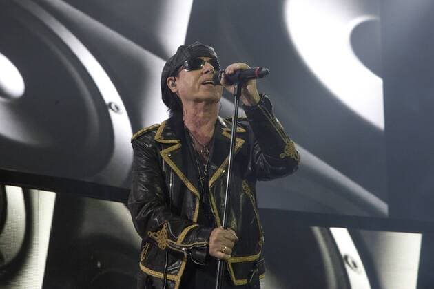 Klaus MEINE, Gesang, SCORPIONS, Hard-Rock- Heavy-Metal-Band, bei ihrem Konzert in der Lanxess Arena, Koelnarena, 19.11.2016 in Koeln Deutschland.
