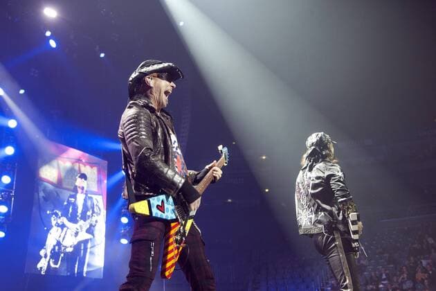 Rudolf SCHENKER, Gitarre, Gesang, SCORPIONS, Hard-Rock- Heavy-Metal-Band, bei ihrem Konzert in der Lanxess Arena, Koelnarena, 19.11.2016 in Koeln Deutschland.