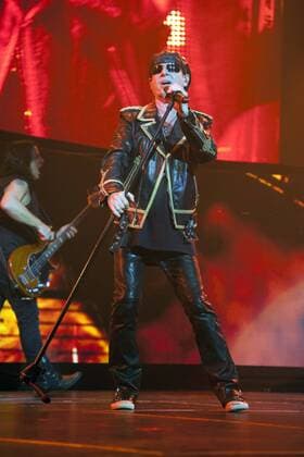 Klaus MEINE, Gesang, SCORPIONS, Hard-Rock- Heavy-Metal-Band, bei ihrem Konzert in der Lanxess Arena, Koelnarena, 19.11.2016 in Koeln Deutschland.