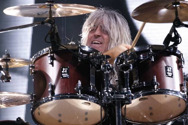 Mickey DEE, Schlagzeug, Drums, Drummer, SCORPIONS, Hard-Rock- Heavy-Metal-Band, bei ihrem Konzert in der Lanxess Arena, Koelnarena, 19.11.2016 in Koeln Deutschland.