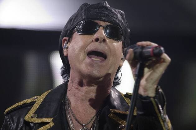 Klaus MEINE, Gesang, SCORPIONS, Hard-Rock- Heavy-Metal-Band, bei ihrem Konzert in der Lanxess Arena, Koelnarena, 19.11.2016 in Koeln Deutschland.