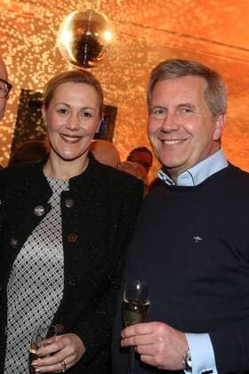 Hannover, VIP-Premiere, GOP, Wintervariete Orangerie Herrenhäuser Gärten, Die Show âÄžWETâÄœ, EX Bundespräsident Christian Wulff mit seiner Ehefrau Bettina,