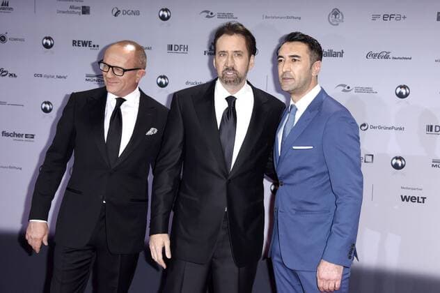 Stefan Schulze-Hausmann, Nicolas Cage und Mehmet Kurtulus bei der Verleihung des Deutschen Nachhaltigkeitspreises 2016 im Maritim Hotel. Düsseldorf, 25.11.2016 Foto:xF.xKernx xFuturexImage