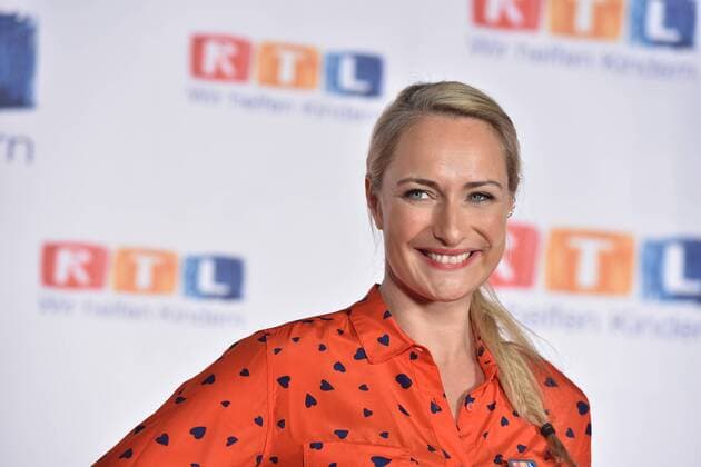 Die Schauspielerin Eva Mona Rodekirchen posiert am 24.11.2016 in Hürth bei Köln beim 21. RTL Spendenmarathon wir helfen Kindern.