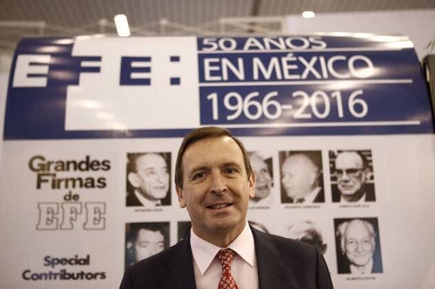 Spain s Ambassador in Mexico Luis Fernandez-Cid attedns the stand of Agencia EFE on the occasion of its 50 years presence in the country, during the 30th International Book Fair (FIL in Spanish) in Guadalajara, Jalisco, Mexico, 26 November 2016. INTERNATIONAL BOOK FAIR IN GUADALAJARA !ACHTUNG: NUR REDAKTIONELLE NUTZUNG!  MEX001 20161126-636157961523841033