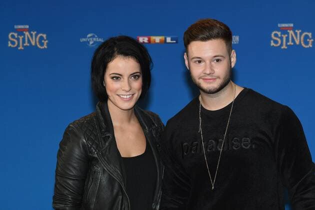 Sängerin Stefanie Kloss (Silbermond) und YouTuber Nicolas Lazaridis (Inscope21) posiert am 27.11.2016 in Köln bei der Premiere des Kino Film sing .