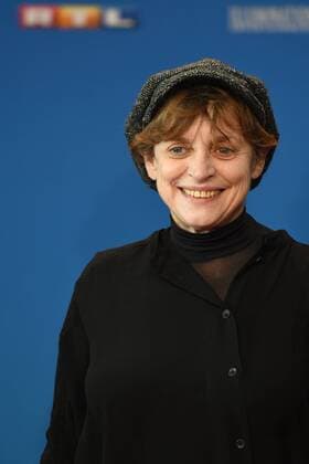 Die Schauspielerin Katharina Thalbach posiert am 27.11.2016 in Köln bei der Premiere des Kino Film sing .