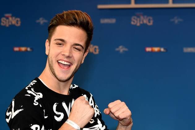 Der Sänger Luca Haenni posiert am 27.11.2016 in Köln bei der Premiere des Kino Film sing .