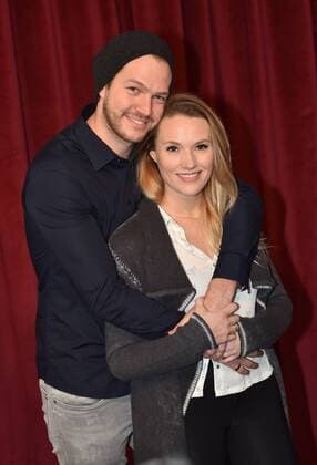 Ex-Bachelorette Anna Hofbauer und ihr Freund Marvin Albrecht posiert am 27.11.2016 in Köln bei der Premiere des Kino Film sing .
