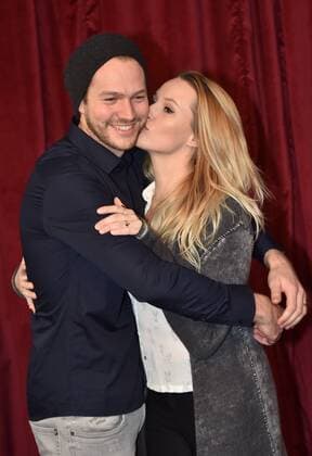 Ex-Bachelorette Anna Hofbauer und ihr Freund Marvin Albrecht posiert am 27.11.2016 in Köln bei der Premiere des Kino Film sing .