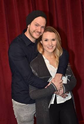 Ex-Bachelorette Anna Hofbauer und ihr Freund Marvin Albrecht posiert am 27.11.2016 in Köln bei der Premiere des Kino Film sing .