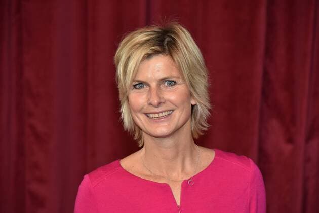 Moderatorin Barbara Hahlweg posiert am 27.11.2016 in Köln bei der Premiere des Kino Film sing .