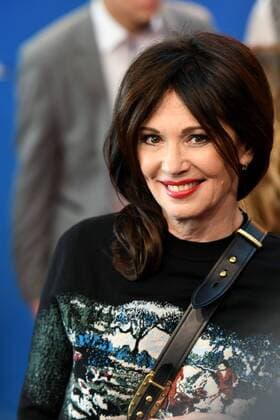 Die Schauspielerin Iris Berben posiert am 27.11.2016 in Köln bei der Premiere des Kino Film sing .