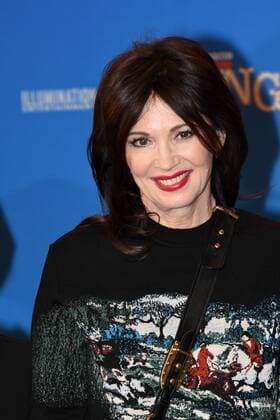 Die Schauspielerin Iris Berben posiert am 27.11.2016 in Köln bei der Premiere des Kino Film sing .