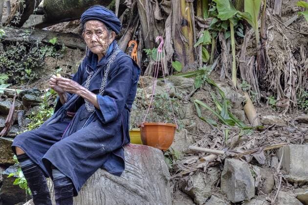 IMAGO Cultures of the world, Schwarze Hmong in Nordvietnam Black Hmong woman in Cat Cat village, Sapa, Vietnam, Asia