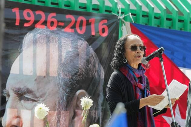 Trauer um Fidel Castro in Mexiko Venezuelan Ambassador in Mexico Maria Lourdes Urbaneja speaks during a rally to mourn Cuban former President Fidel Castro outside the Cuban Embassy in Mexico City, Mexico, 27 November 2016. REACTIONS FOLLOWING FIDEL CASTRO S DEATH IN MEXICO !ACHTUNG: NUR REDAKTIONELLE NUTZUNG!  MEX003 20161127-636158823783447855
