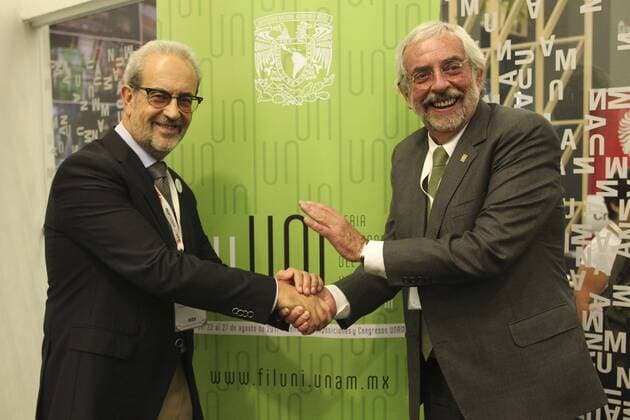 Viche Chancellor of Salamanca University, Spanish Daniel Hernandez Rupierez (L), and Vice Chancellor of Mexico s Autonomous University Enrique Luiis Graue Wiechers shake hands during the 30th Internaitonal Book Fair of Guadalajara in Jalisco, Mexico. SALAMANCA UNIVERSITY GUETS OF HONOR AT THE INTERNATIONAL BOOK FAIR OF GUADALAJARA !ACHTUNG: NUR REDAKTIONELLE NUTZUNG!  MEX002 20161129-636159751192486177