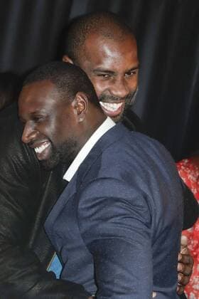 Teddy Riner und Omar Sy - Vor Filmpremiere Premiere - Demain tout commence Plötzlich Papa - Grand Rex Paris - 28 11 2016 GwendolineLeGoff Panoramic 