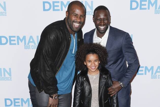 Teddy Riner Omar Sy und Gloria Colston - Vor Filmpremiere Premiere - Demain tout commence Plötzlich Papa - Grand Rex Paris - 28 11 2016 GwendolineLeGoff Panoramic 