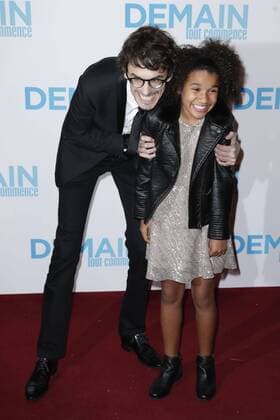 Hugo Gelin und Gloria Colston - Vor Filmpremiere Premiere - Demain tout commence Plötzlich Papa - Grand Rex Paris - 28 11 2016 GwendolineLeGoff Panoramic 