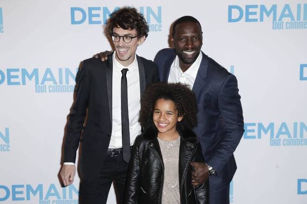 Hugo Gelin Omar Sy und Gloria Colston - Vor Filmpremiere Premiere - Demain tout commence Plötzlich Papa - Grand Rex Paris - 28 11 2016 GwendolineLeGoff Panoramic 
