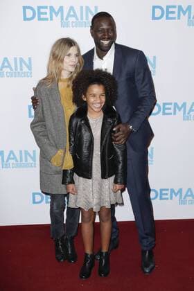 Clemence Poesy Omar Sy und Gloria Colston - Vor Filmpremiere Premiere - Demain tout commence Plötzlich Papa - Grand Rex Paris - 28 11 2016 GwendolineLeGoff Panoramic 