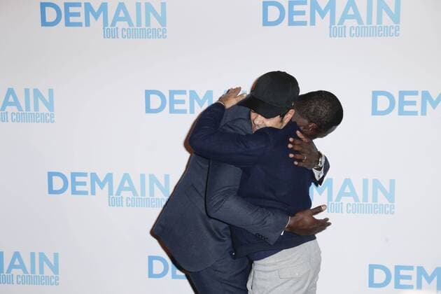 Omar Sy und Jamel Debouze - Vor Filmpremiere Premiere - Demain tout commence Plötzlich Papa - Grand Rex Paris - 28 11 2016 GwendolineLeGoff Panoramic 