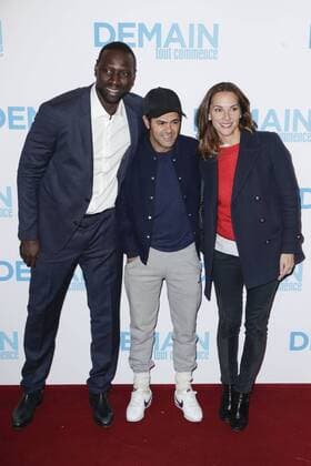 Omar Sy und Jamel Debouze und Melissa Theuriau - Vor Filmpremiere Premiere - Demain tout commence Plötzlich Papa - Grand Rex Paris - 28 11 2016 GwendolineLeGoff Panoramic 