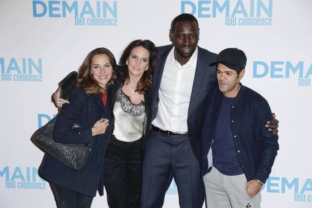 Omar Sy und Helene mit Frau Jamel Debouze und Melissa Theuriau - Vor Filmpremiere Premiere - Demain tout commence Plötzlich Papa - Grand Rex Paris - 28 11 2016 GwendolineLeGoff Panoramic 
