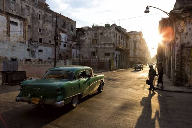 Vintage American cars on Avenue Colon, early morning, Havana Centro, Havana, Cuba, West Indies, Central America Copyright: LeexFrost 321-5410