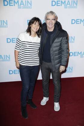 Estelle Denis und Raymond Domenech - Vor Filmpremiere Premiere - Demain tout commence Plötzlich Papa - Grand Rex Paris - 28 11 2016 GwendolineLeGoff Panoramic 